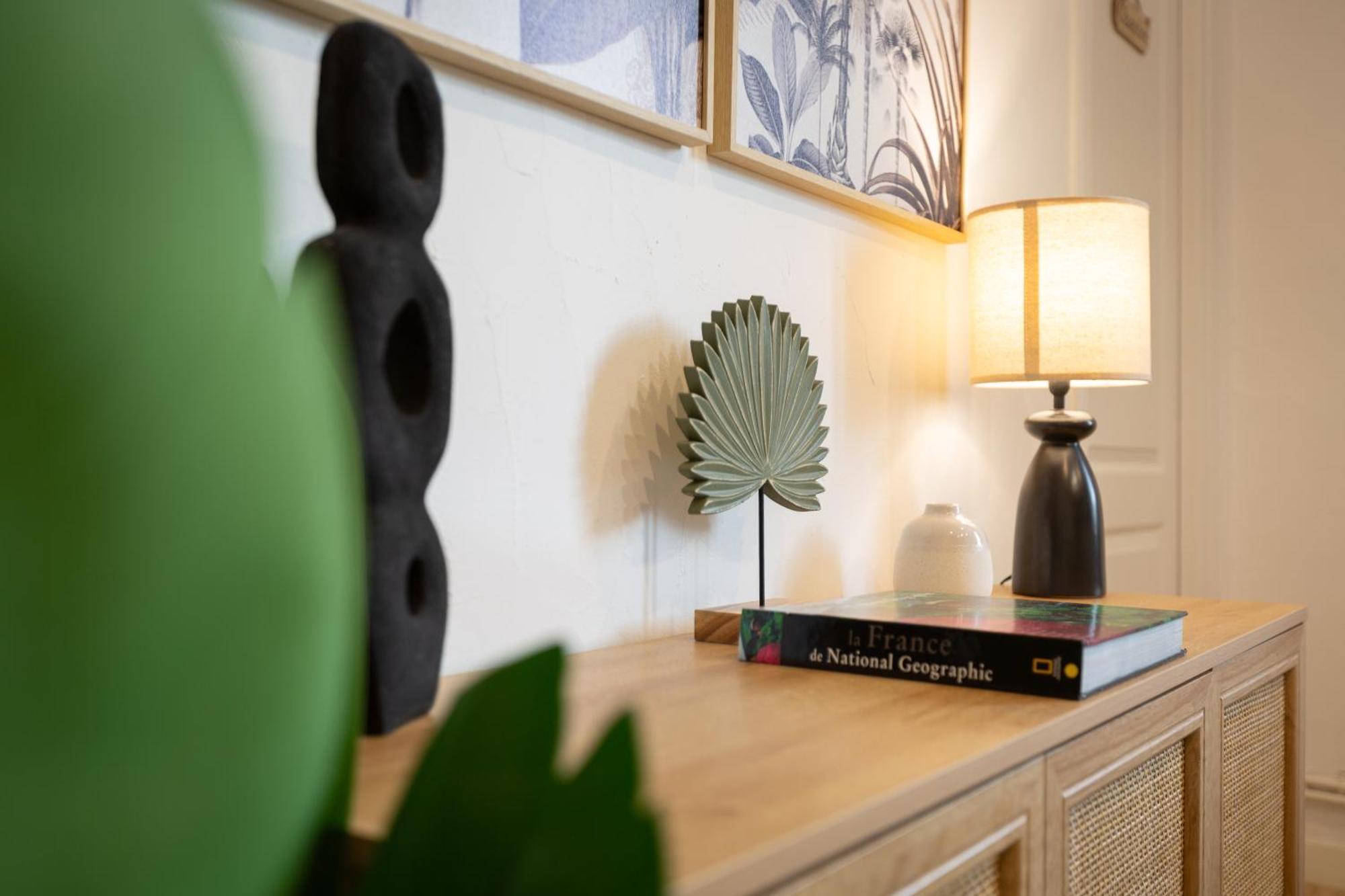 Tropical Escape Near Center Fiber Netflix Apartment *